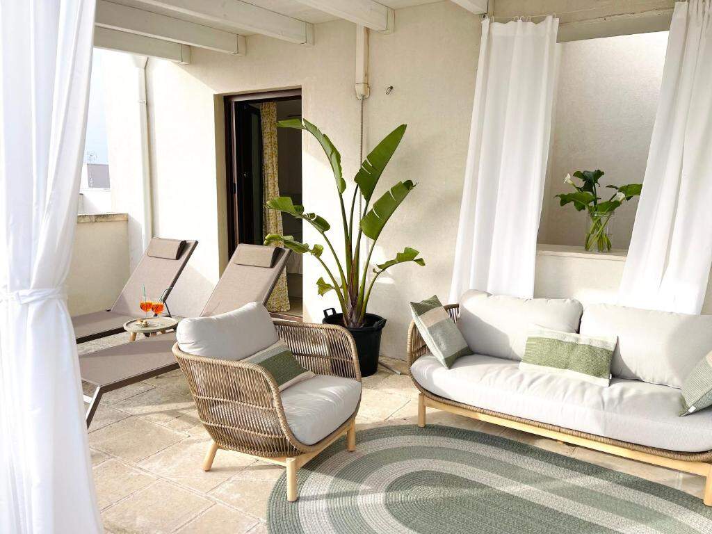Ideal Rooms - terrace with sofa and armchairs in Porto Cesareo